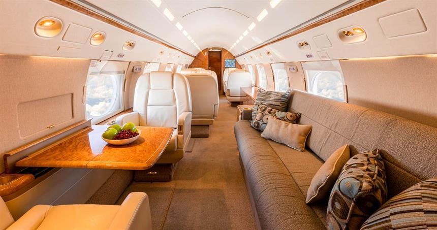 what to do while on a private jet